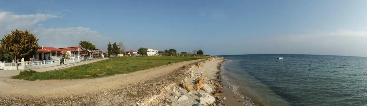 Halkidiki Seafront Beach House Nea Kallikrateia بيت للعطل
